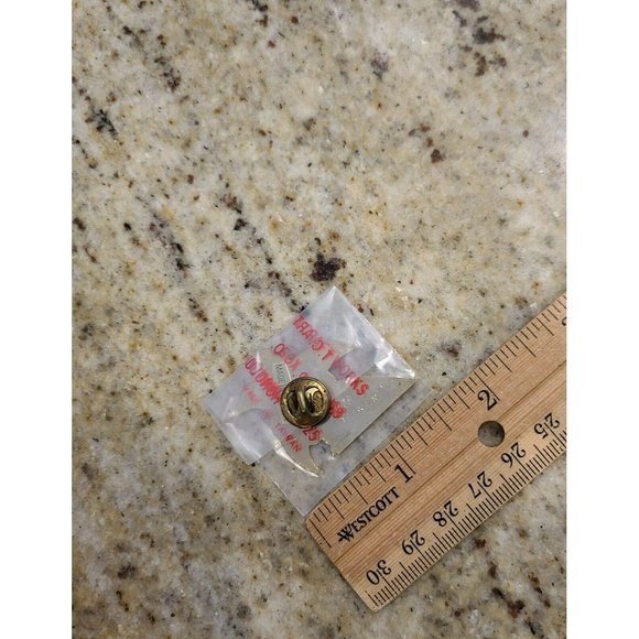 Vintage Lions Club Pin MD19 1982 BC Canada Washington Idaho Atlanta Dove Peace - Picture 8 of 9